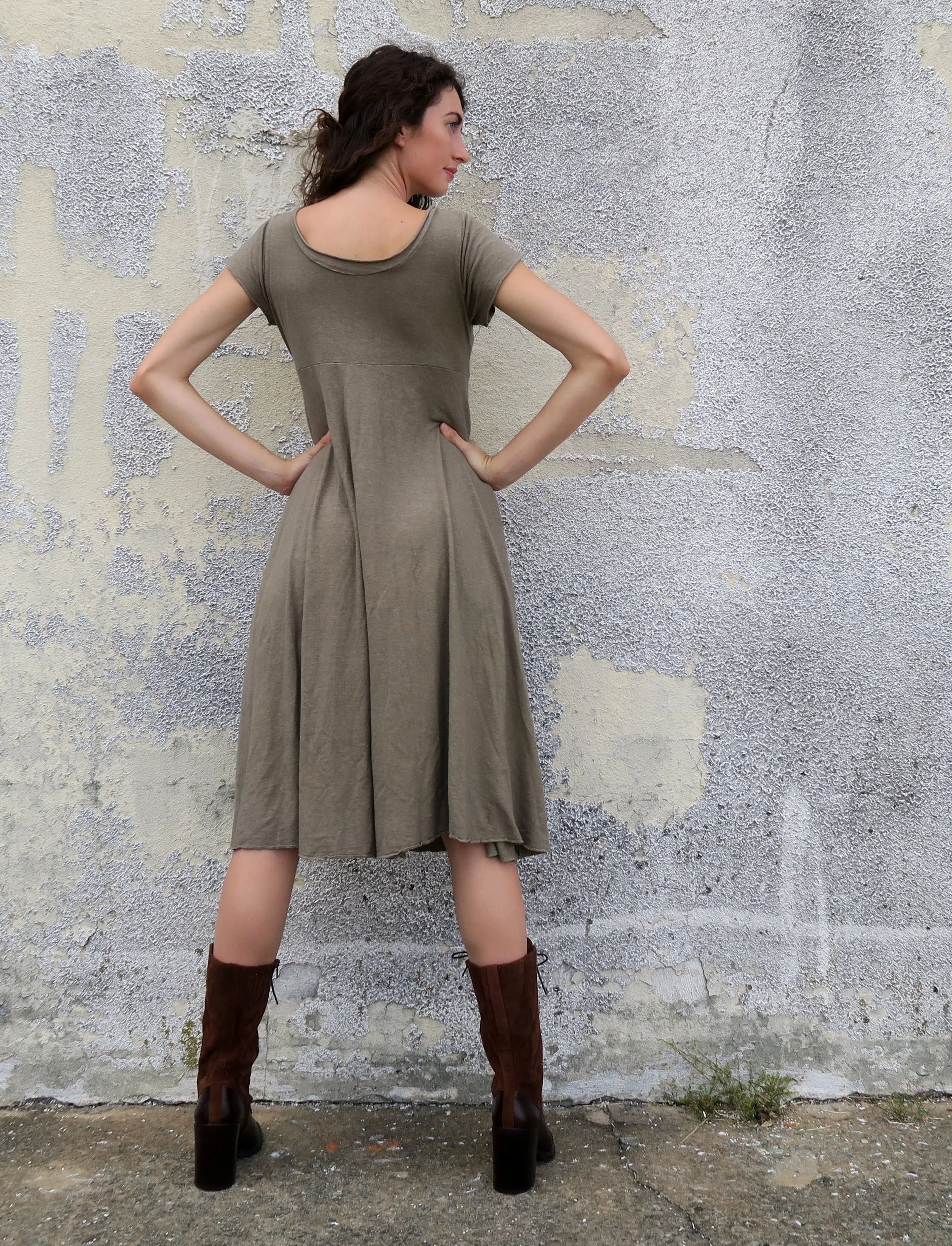 Heirloom Empire Wanderer Below Knee Dress